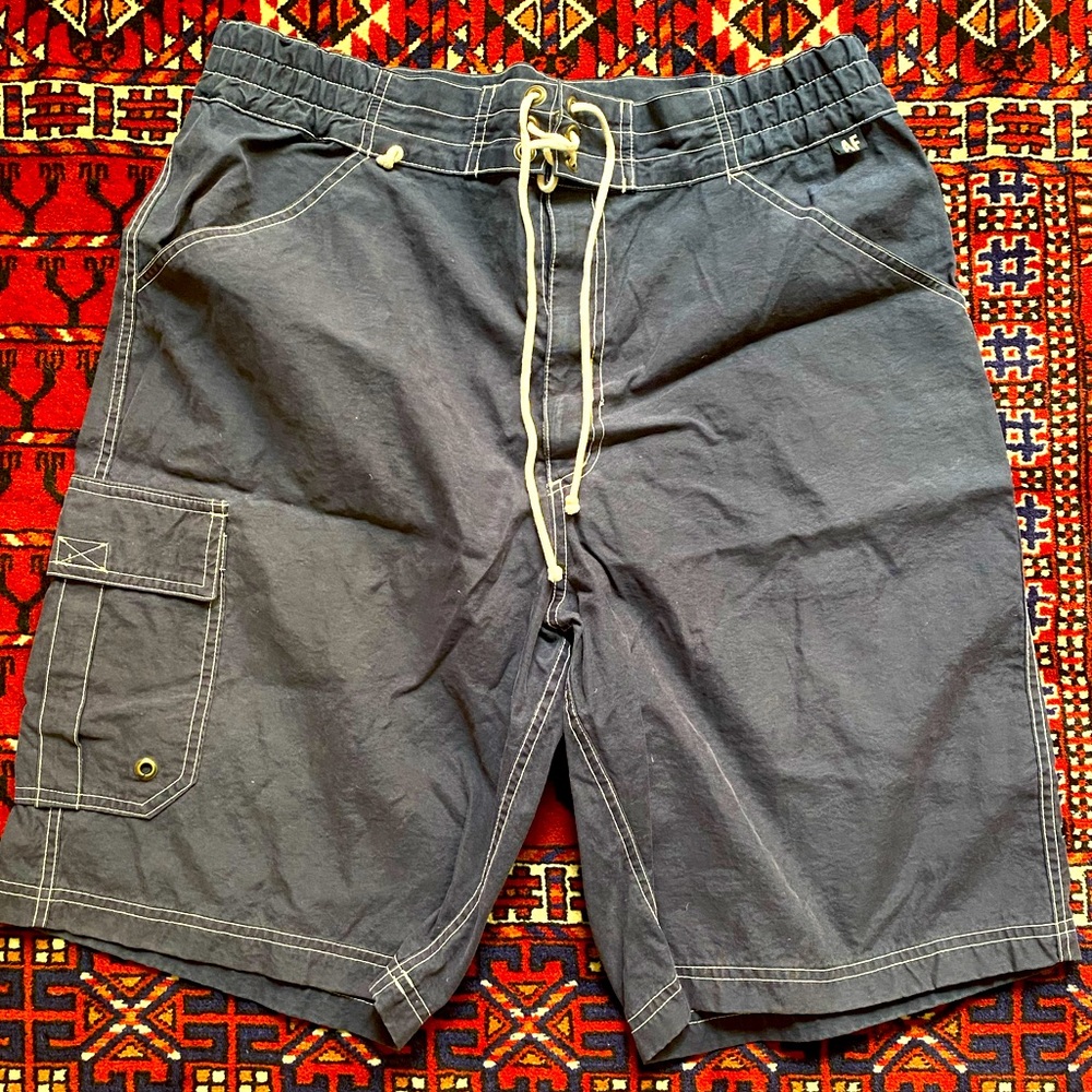 Abercrombie AF Men Blue Cargo Shorts. Size M. In Very Good Condition
